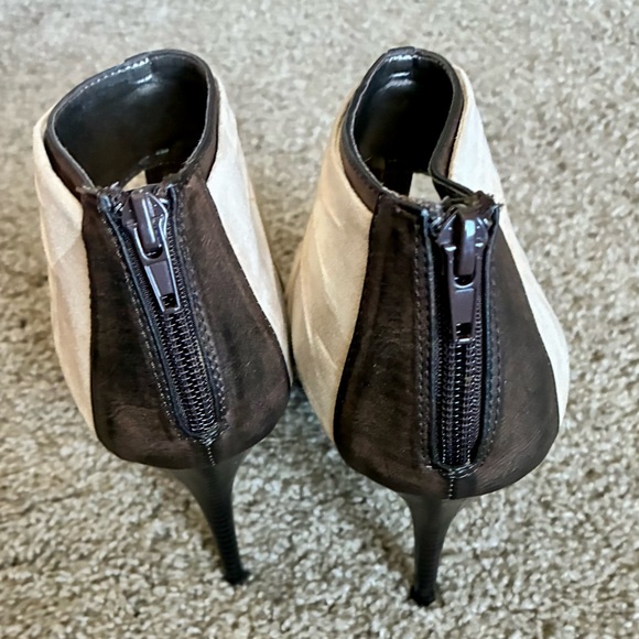 Enchanted Two-Tone Suede Open-Toe Ankle Bootie Heels | Size 9M - Picture 4 of 6